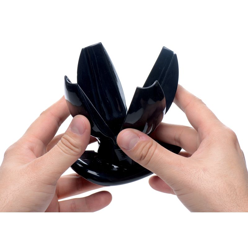 Clawed Expanding Dilator
