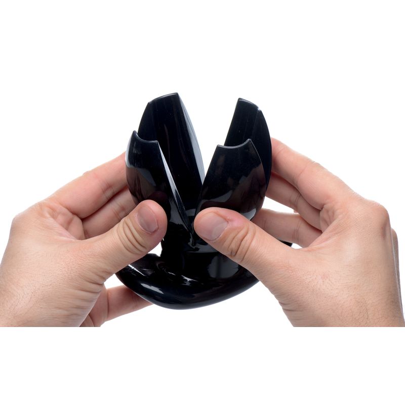 Clawed Expanding Dilator